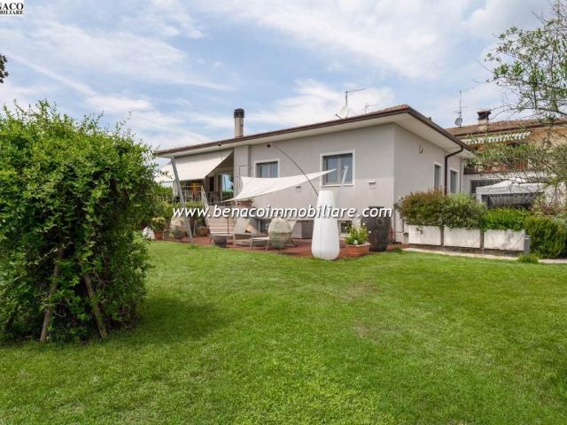 Villa in vendita a Caprino Veronese, Pesina