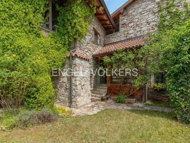 Villa in vendita a Caprino Bergamasco BG