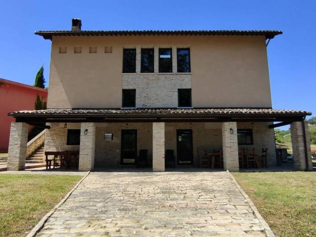Villa in vendita a Carassai AP