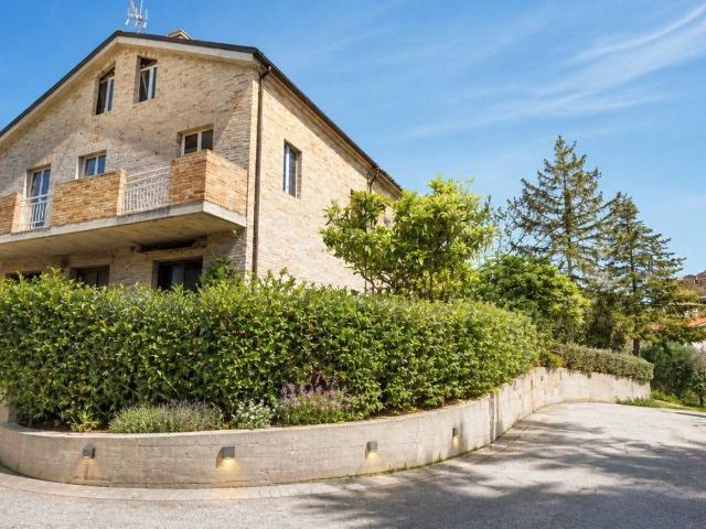 Villa in vendita a Carassai AP