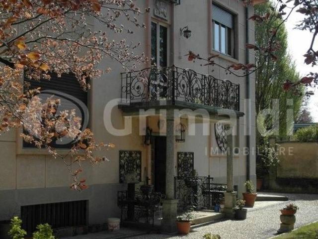Villa in vendita a Carate Brianza