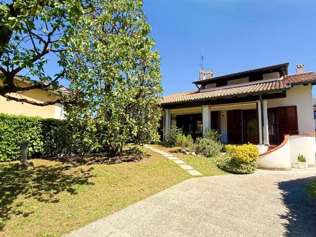 Villa in vendita a Carate Brianza MB