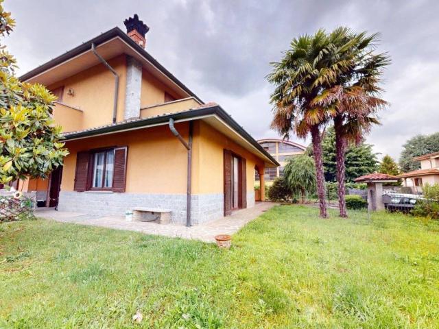 Villa in vendita a Carate Brianza MB