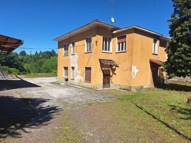 Villa in vendita a Carate Brianza MB