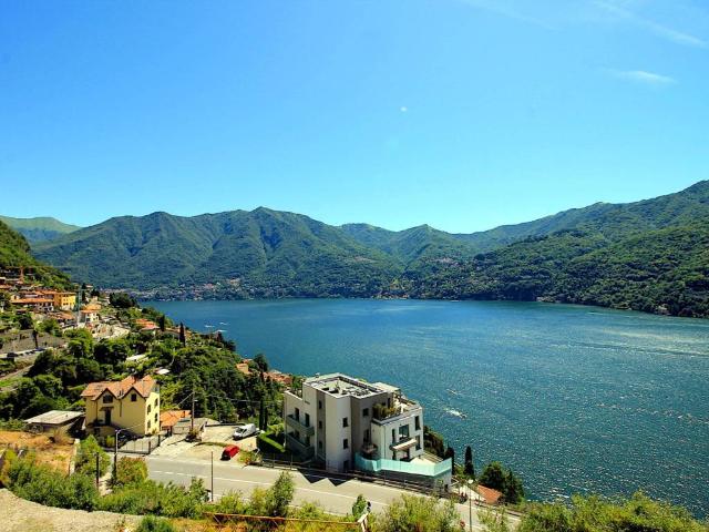Villa in vendita a Carate Urio CO