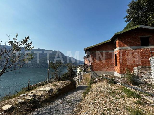 Villa in vendita a Carate Urio CO