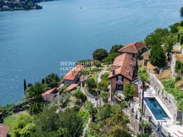 Villa in vendita a Carate Urio CO