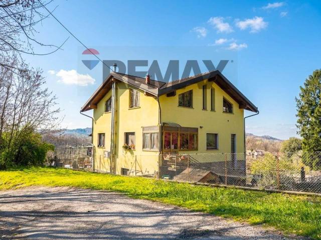 Villa in vendita a Caravate
