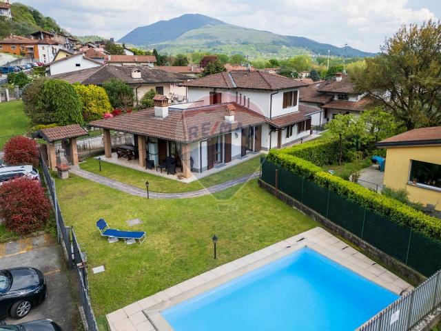 Villa in vendita a Caravate