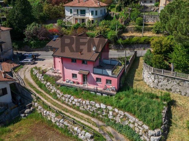 Villa in vendita a Caravate VA