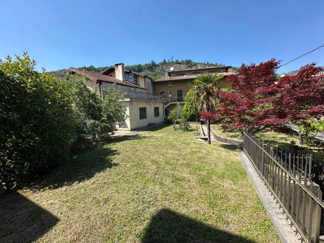 Villa in vendita a Caravate VA