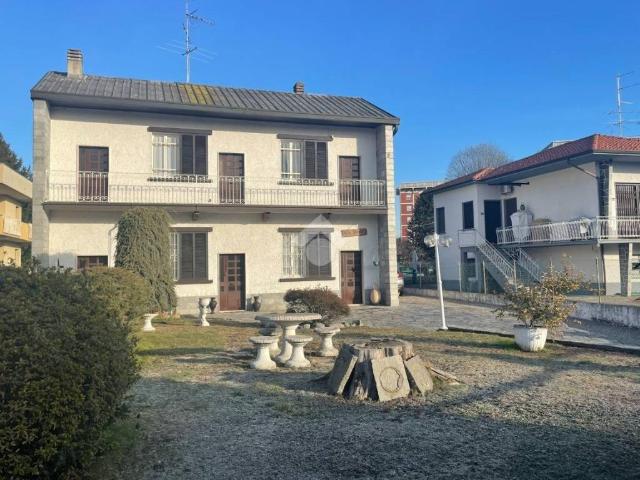Villa in vendita a Cardano al Campo VA
