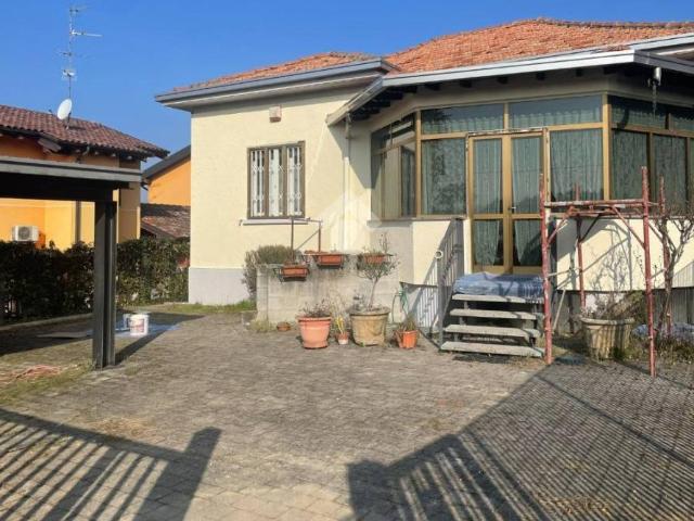 Villa in vendita a Cardano al Campo VA