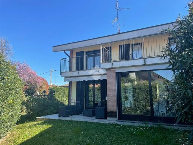 Villa in vendita a Cardano al Campo VA