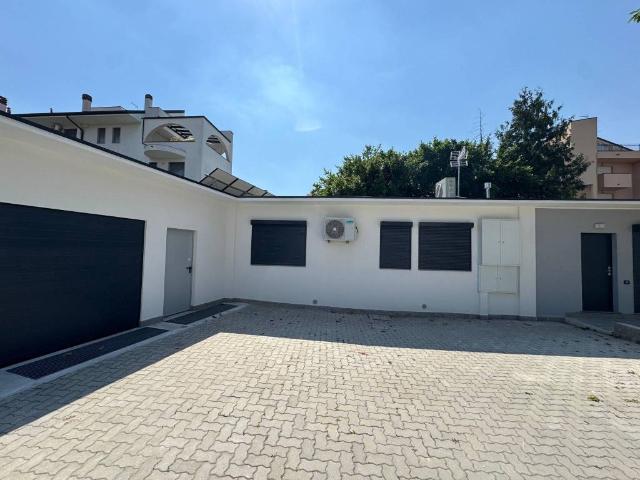 Villa in vendita a Cardano al Campo VA