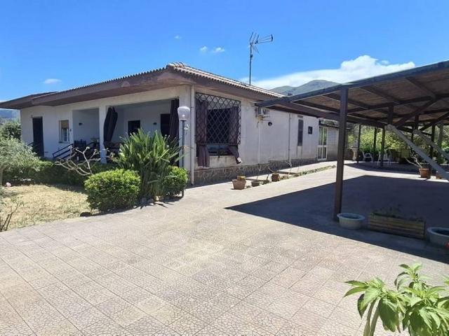 Villa in vendita a Carini PA