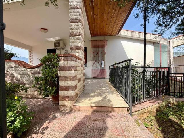 Villa in vendita a Carini PA