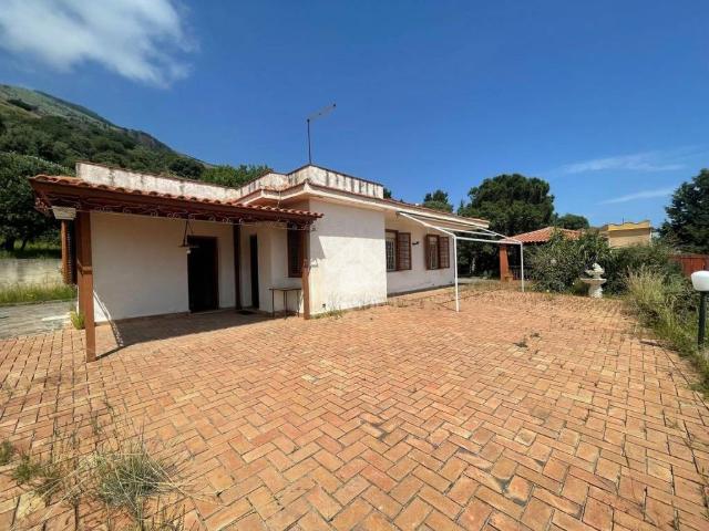 Villa in vendita a Carini PA