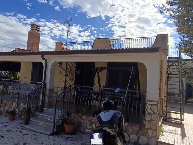 Villa in vendita a Carini PA