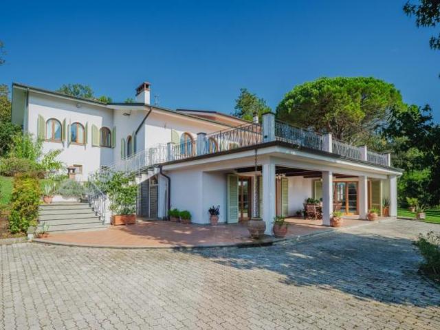 Villa in vendita a Carignano Lucca 550 mq Rif: 1096262