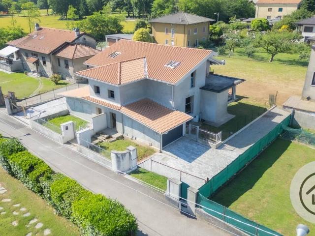 Villa in vendita a Caronno Varesino VA