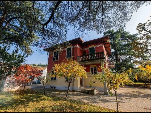 Villa in vendita a Carobbio Degli Angeli