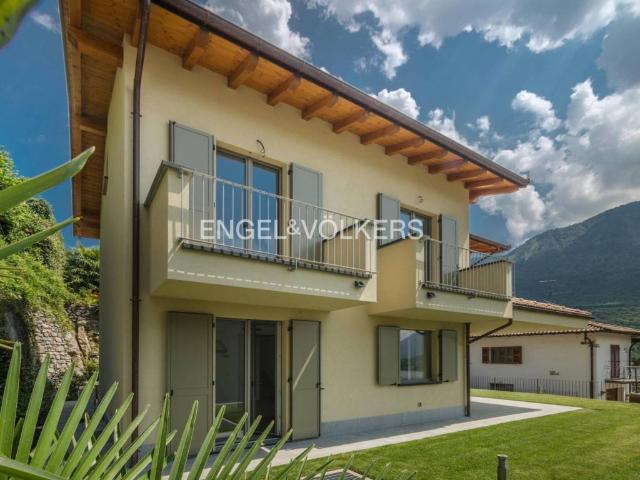 Villa in vendita a Carlazzo CO