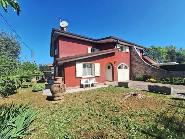 Villa in vendita a Carlino UD
