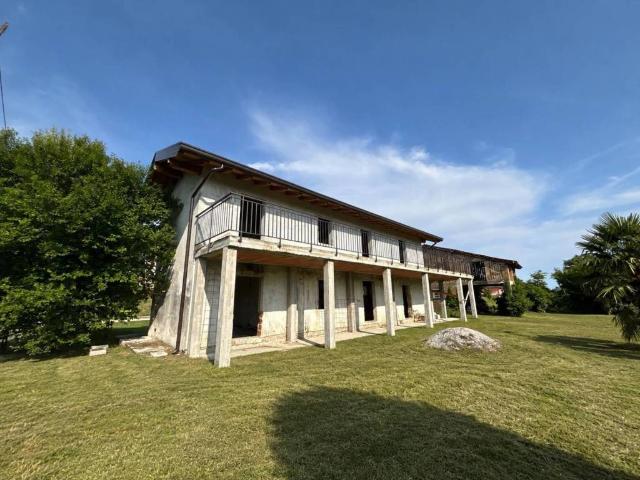 Villa in vendita a Carlino UD