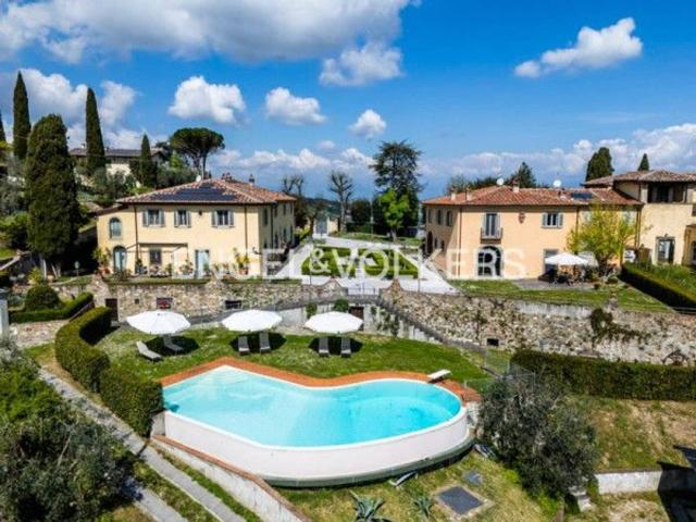 Villa in vendita a Carmignano