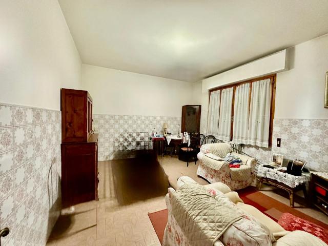 VILLA in VENDITA a CARMIGNANO COMENA di 6 vani