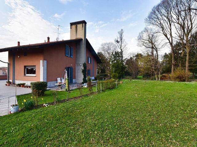 Villa in vendita a Carnate MB