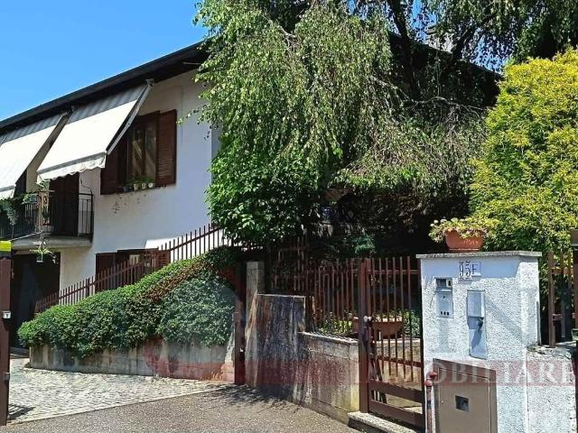 Villa in vendita a Carnago VA