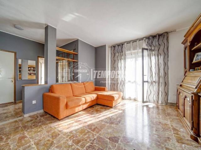 Villa in vendita a Carnago VA