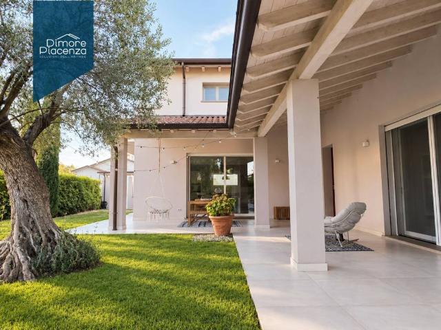 Villa in vendita a Carpaneto Piacentino PC