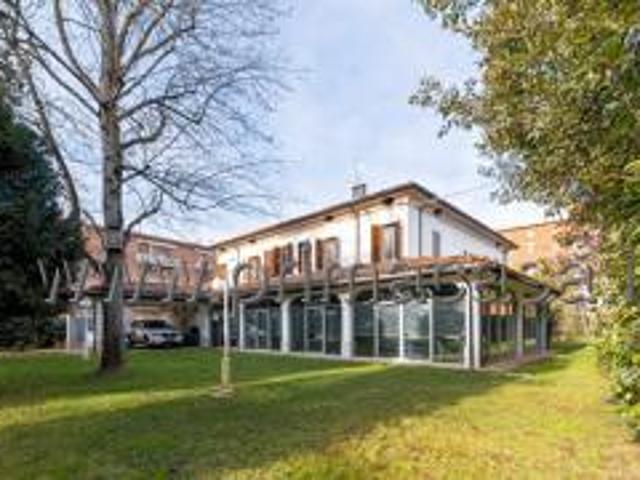 Villa in vendita a Carpi