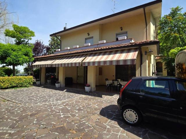 Villa in vendita a Carpi MO