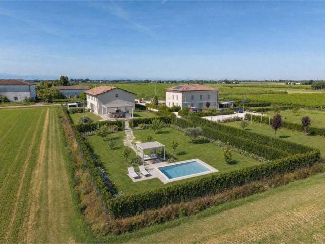 Villa in vendita a Carpi MO