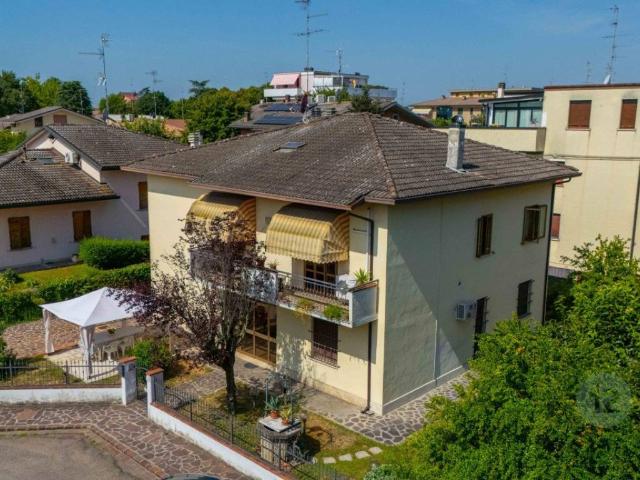 Villa in vendita a Carpi MO