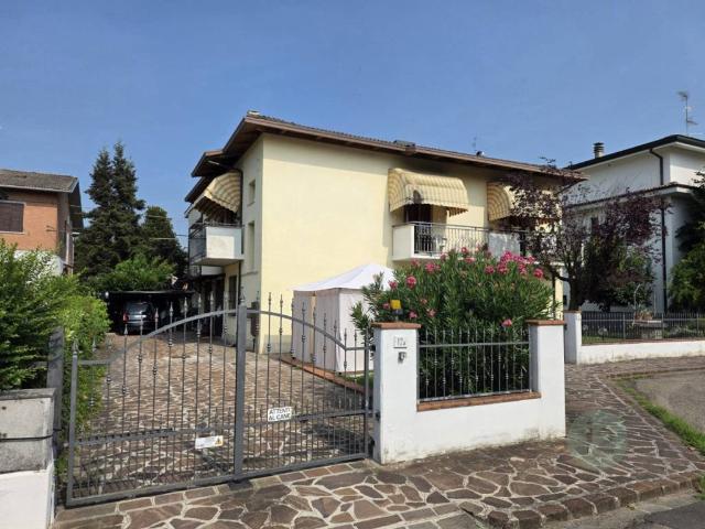Villa in vendita a Carpi MO