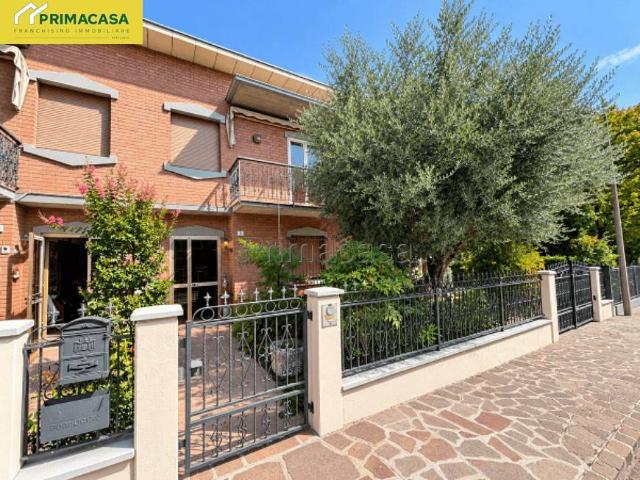 Villa in vendita a Carpi MO