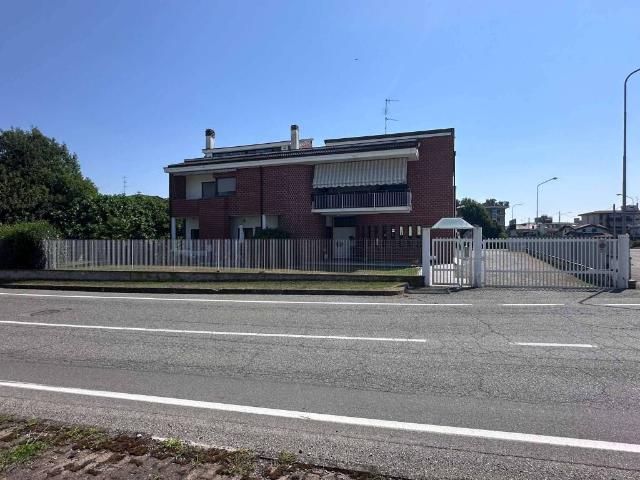 Villa in vendita a Carpignano Sesia NO