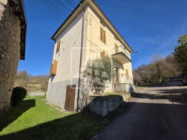 Villa in Vendita a Carpineti