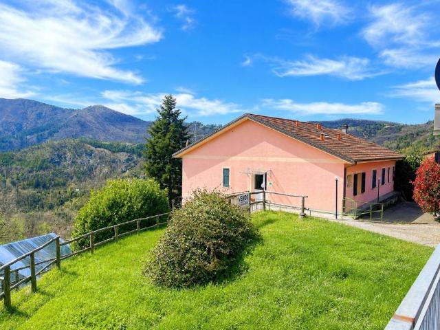 Villa in vendita a Carro SP
