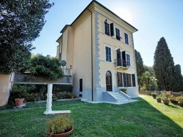 Villa in vendita a Carrara 400 mq Rif: 741315
