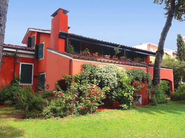Villa in vendita a Carrara