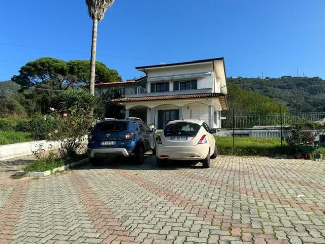 Villa in vendita a Carrara