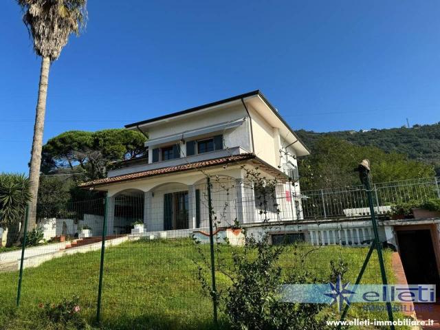 Villa in vendita a Carrara