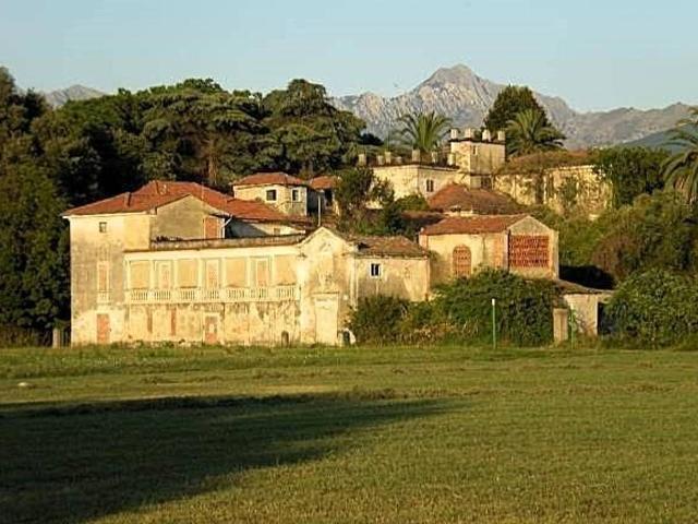 Villa in vendita a Carrara