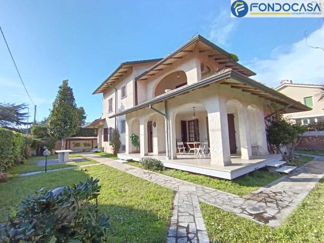 Villa in vendita a Carrara